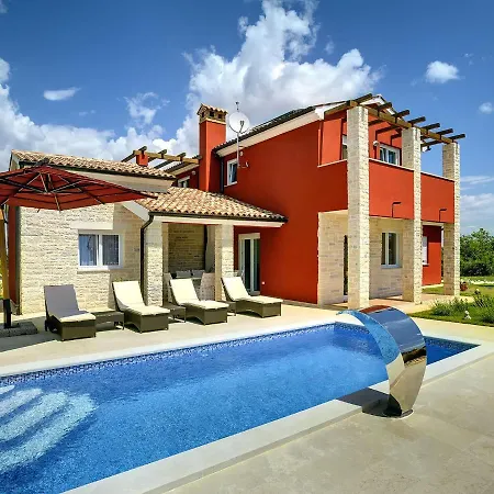 Modern With Pool In Bratulici Hreljići