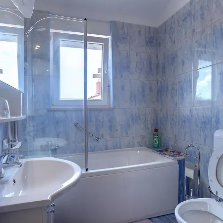 Modern With Pool In Bratulici *