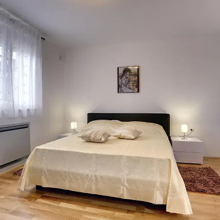 Villa Modern With Pool In Bratulici