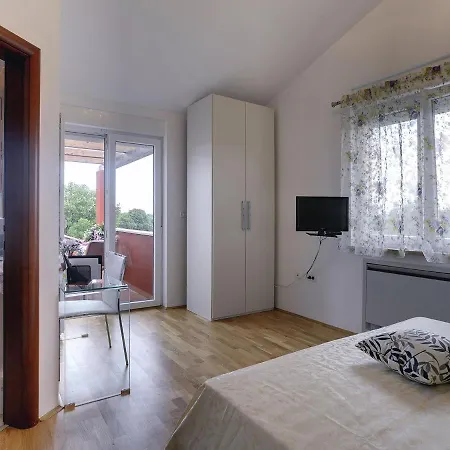 Villa Modern With Pool In Bratulici