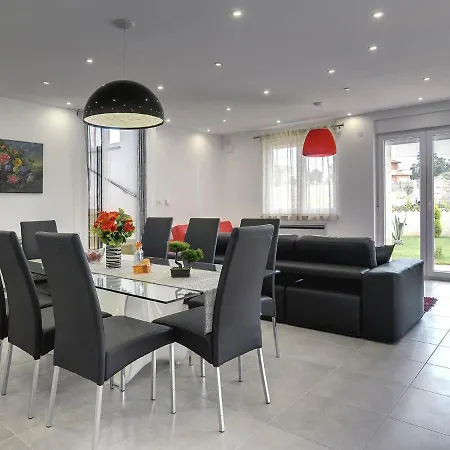 Modern With Pool In Bratulici Villa