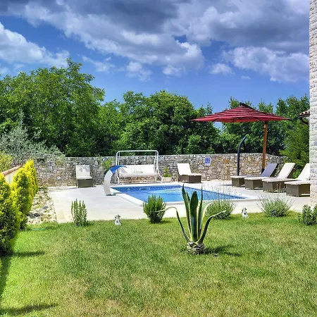 Modern With Pool In Bratulici *